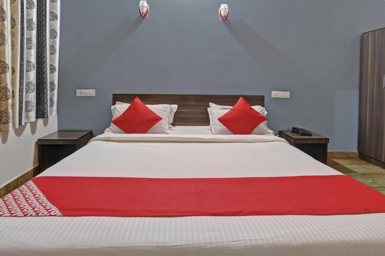 Hotel Oyo 48704 Rashi Farms à Hubli Extérieur photo