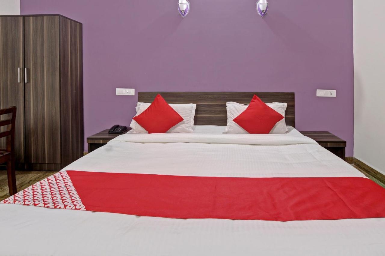 Hotel Oyo 48704 Rashi Farms à Hubli Extérieur photo