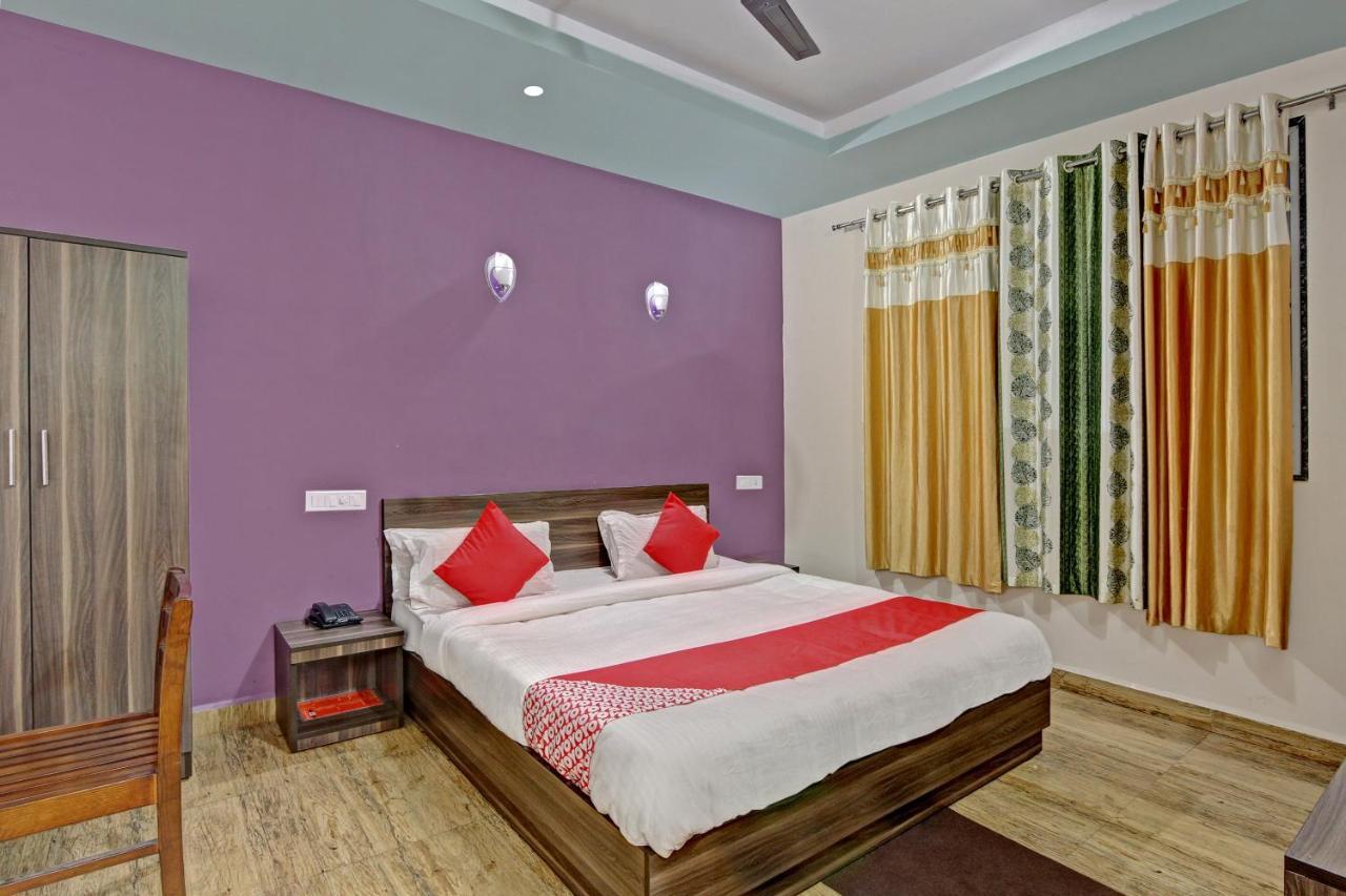 Hotel Oyo 48704 Rashi Farms à Hubli Extérieur photo