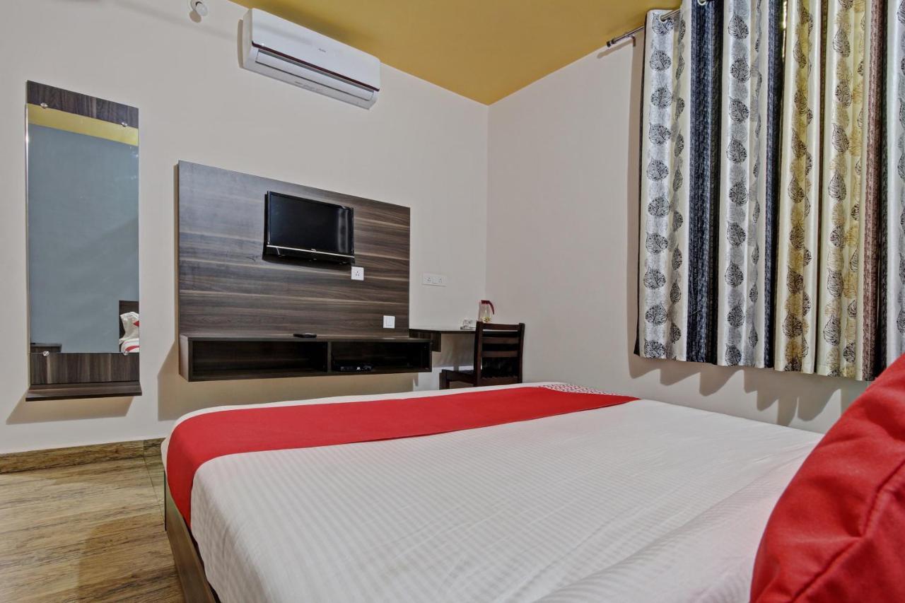 Hotel Oyo 48704 Rashi Farms à Hubli Extérieur photo