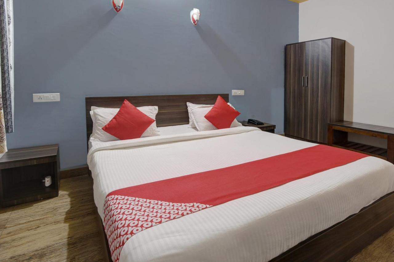 Hotel Oyo 48704 Rashi Farms à Hubli Extérieur photo