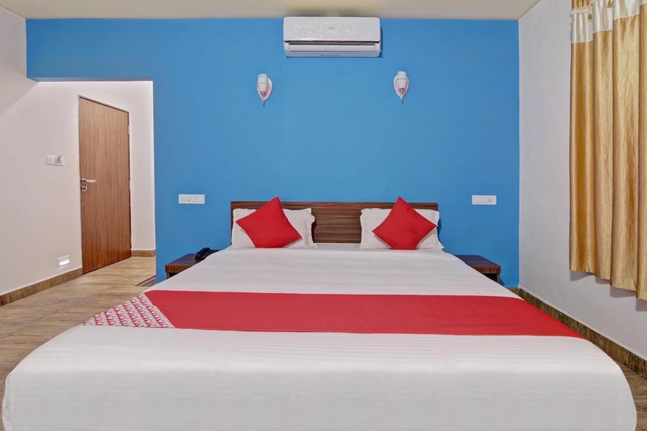 Hotel Oyo 48704 Rashi Farms à Hubli Extérieur photo