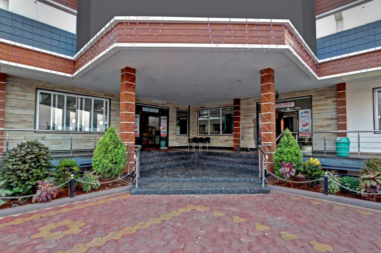 Hotel Oyo 48704 Rashi Farms à Hubli Extérieur photo