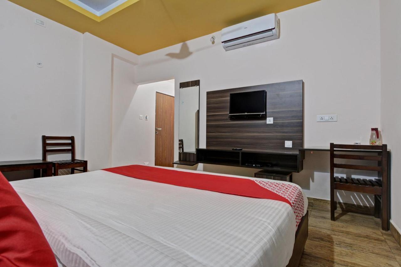 Hotel Oyo 48704 Rashi Farms à Hubli Extérieur photo